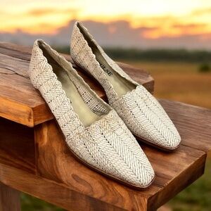 Impulse,Woman,Dress Shoes,Beige,Size 8.5,tissue,low square heel,Made in Spain.!